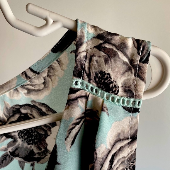 Floral Tank - Picture 3 of 4